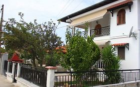 Cozy Asprovalta Home By The Sea